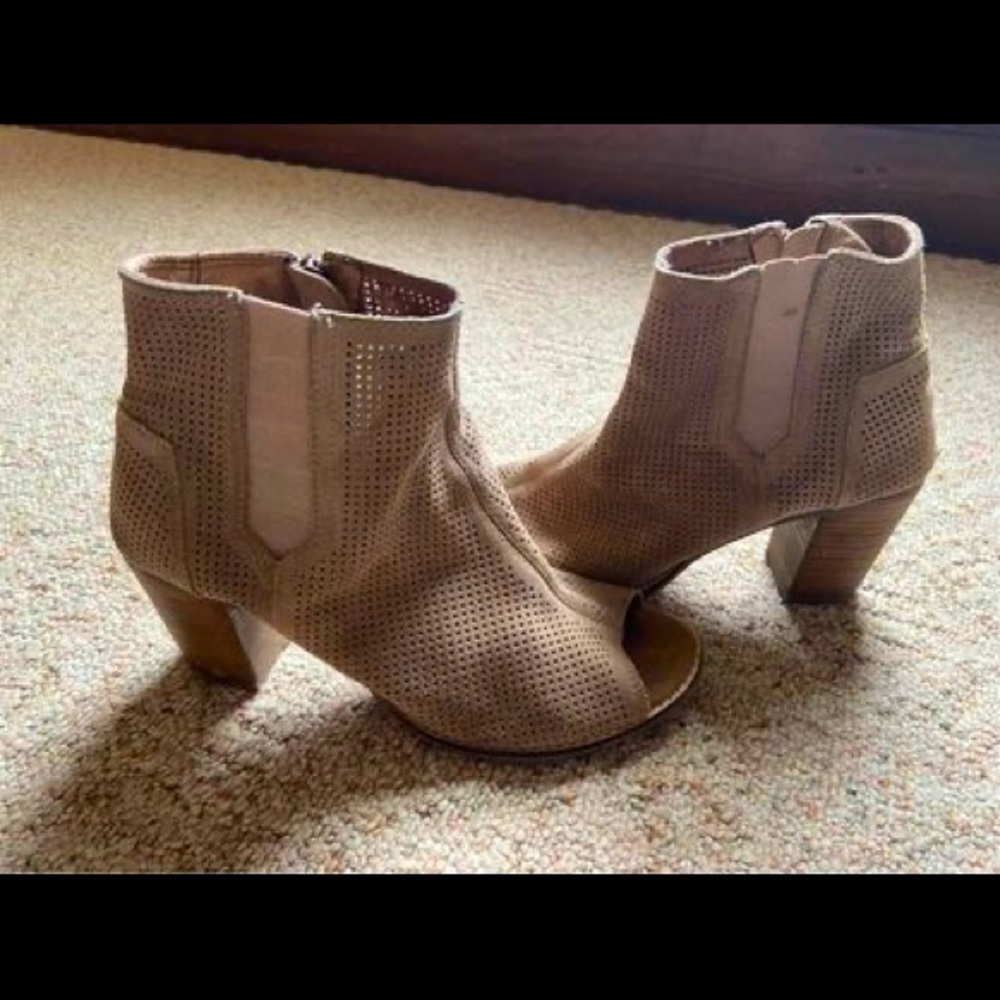TOMS shoe